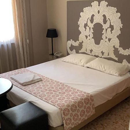 Due Cani Apartment 팔레르모 외부 사진